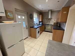 Kitchen- click for photo gallery